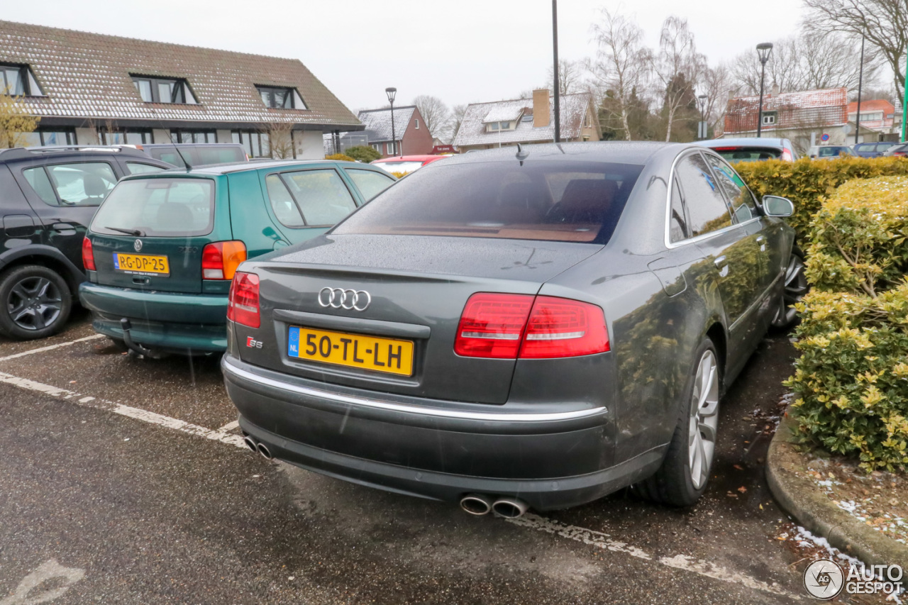 Audi S8 D3