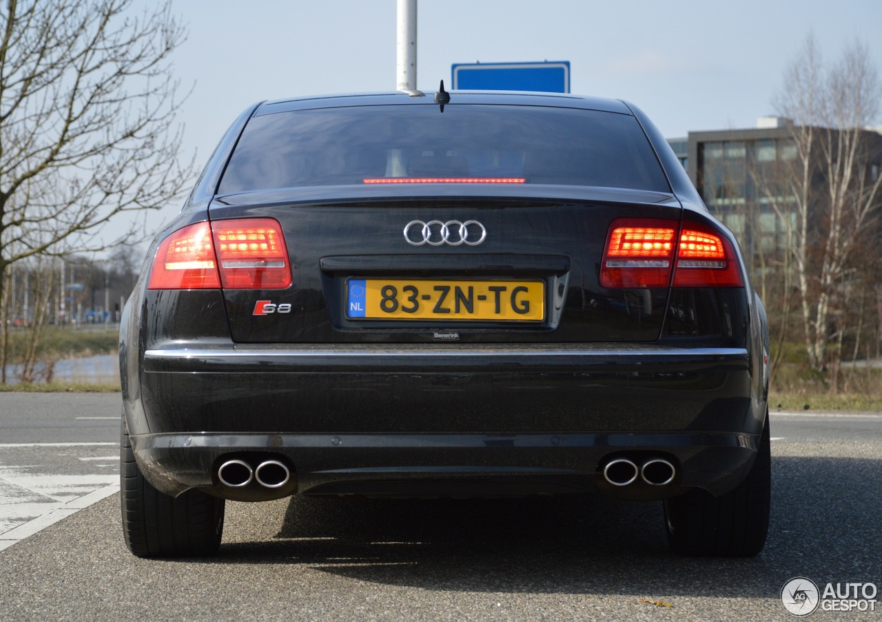 Audi S8 D3