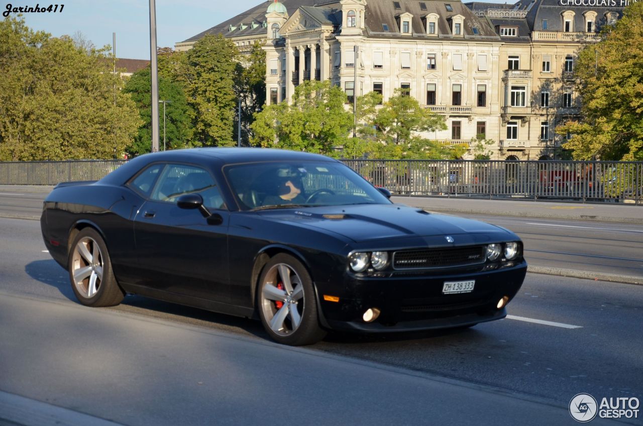 Dodge Challenger SRT-8