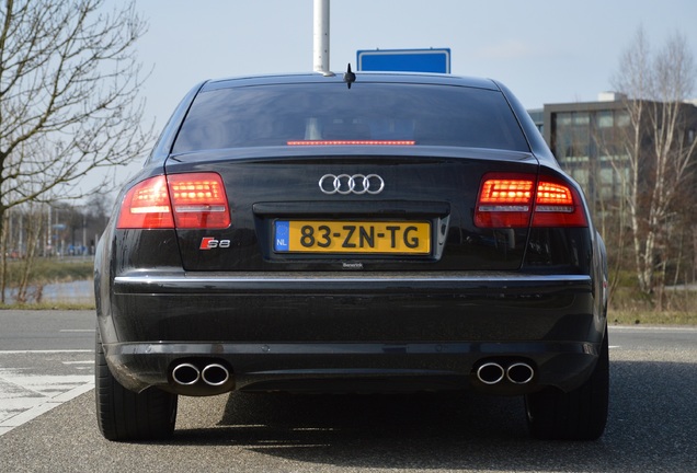 Audi S8 D3