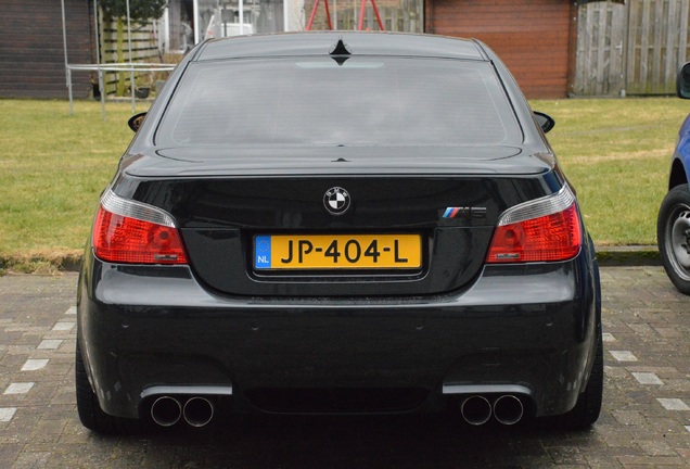 BMW M5 E60 2005