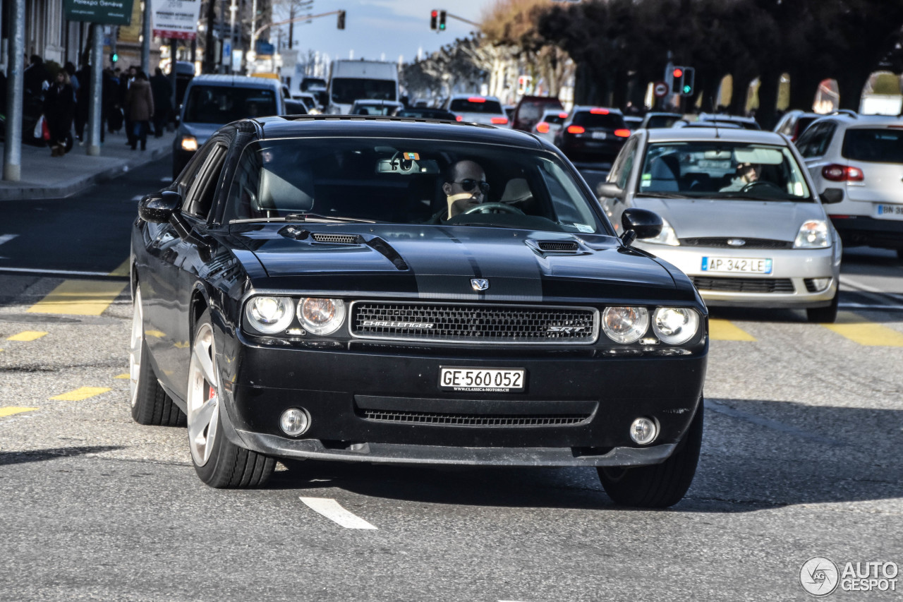 Dodge Challenger SRT-8