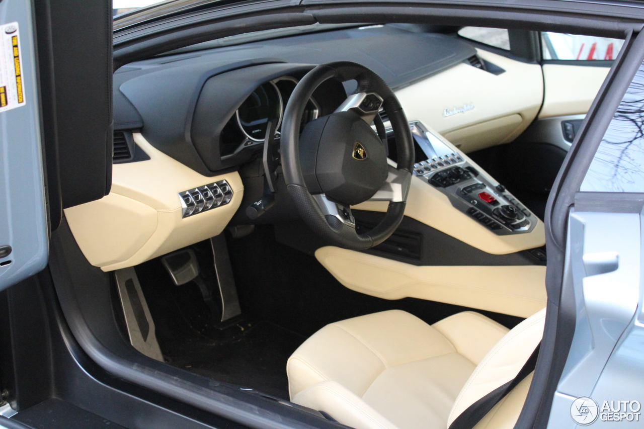 Lamborghini Aventador LP700-4 Roadster - 18 March 2018 - Autogespot
