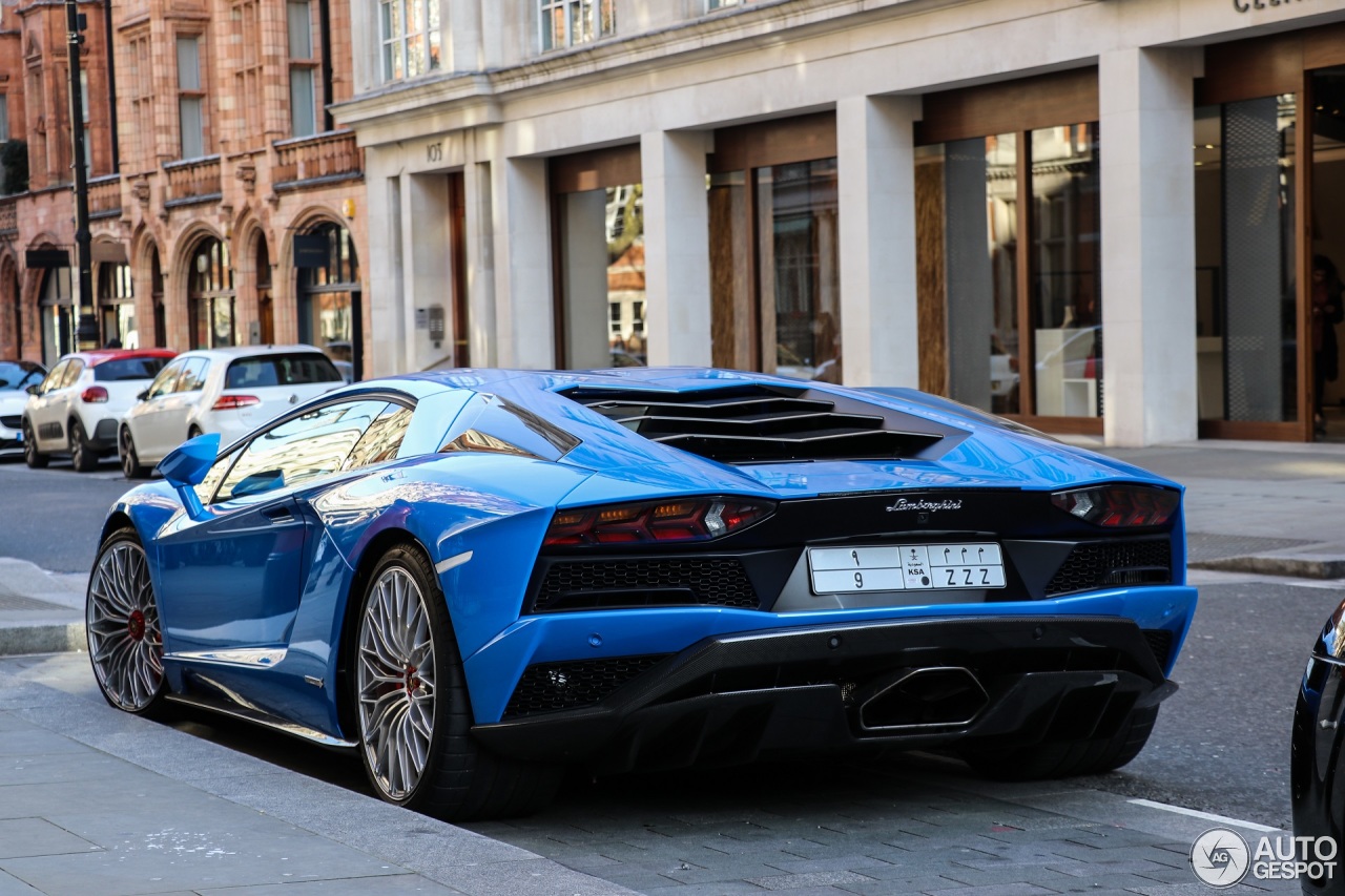 Lamborghini Aventador S LP740-4