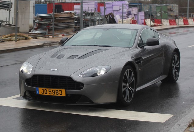 Aston Martin V12 Vantage