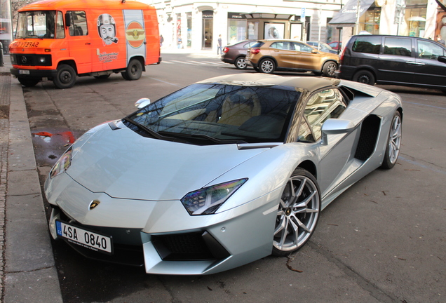 Lamborghini Aventador LP700-4 Roadster