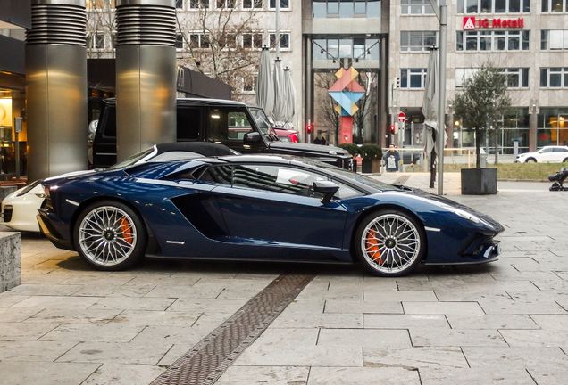 Lamborghini Aventador S LP740-4 Roadster