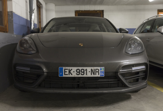 Porsche 971 Panamera Turbo