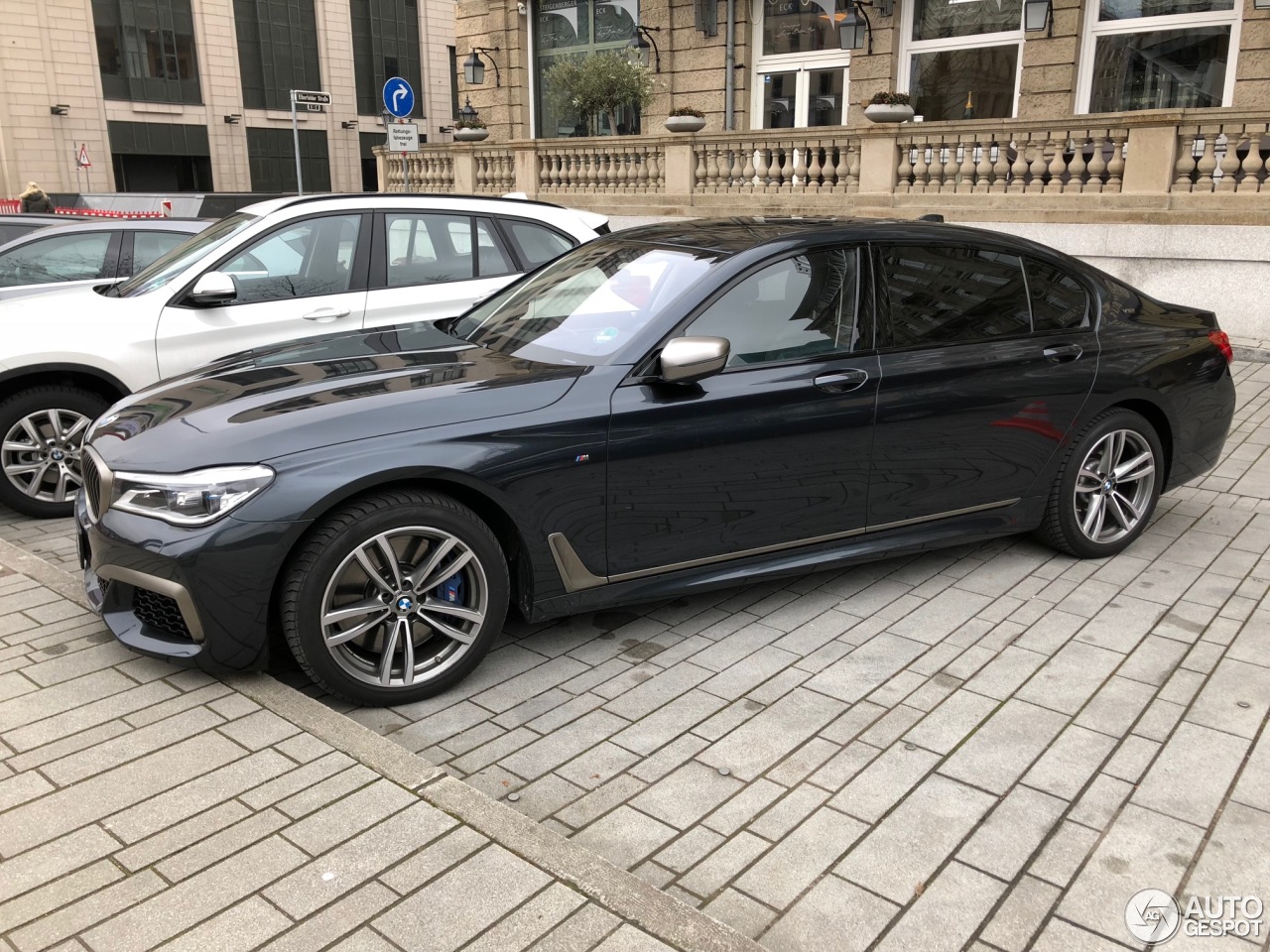 BMW M760Li xDrive