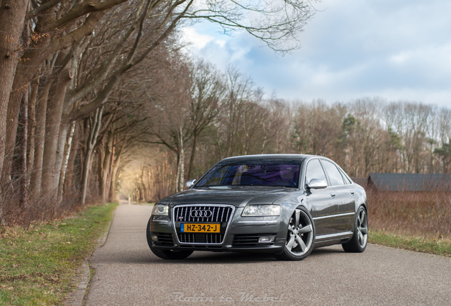 Audi S8 D3