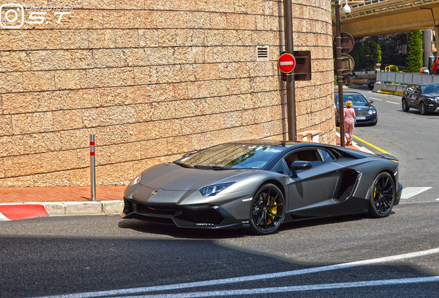 Lamborghini Aventador LP700-4