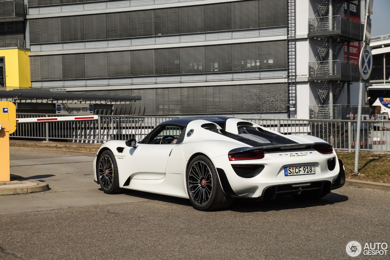 Porsche 918 Spyder Weissach Package