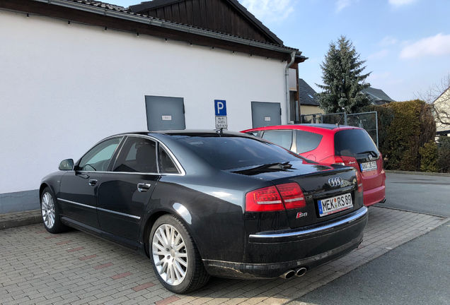 audi S8 D3