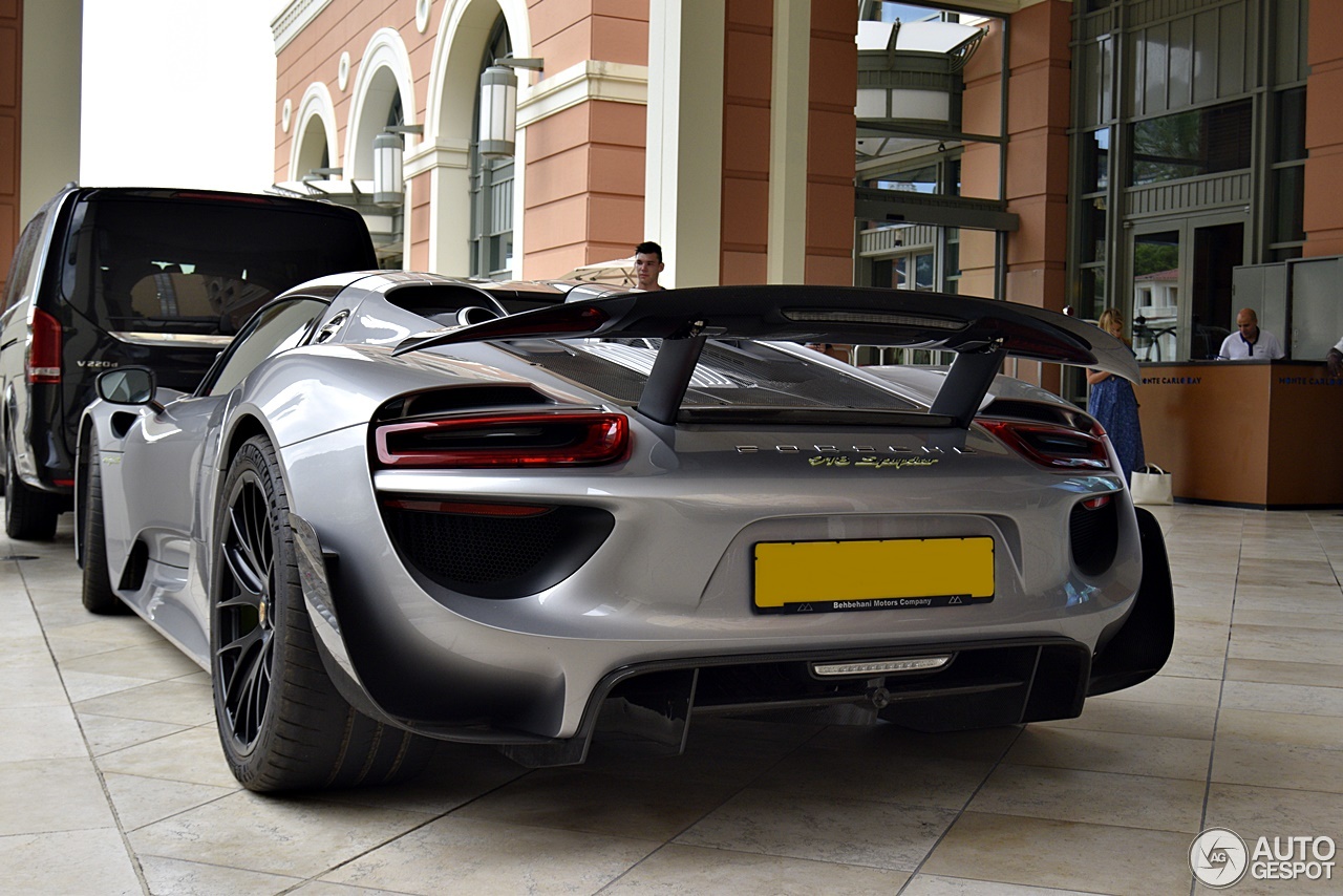 Porsche 918 Spyder Weissach Package