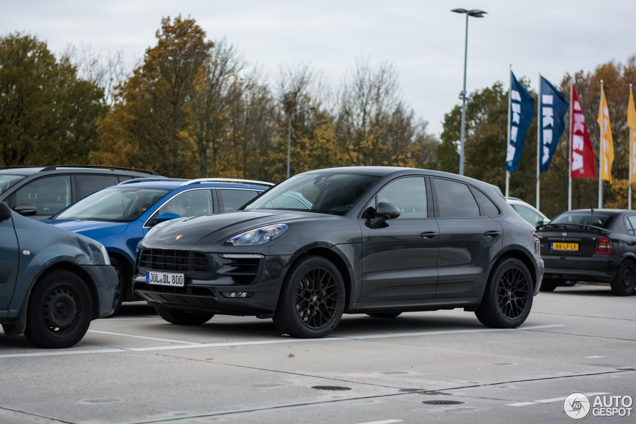 Porsche 95B Macan GTS