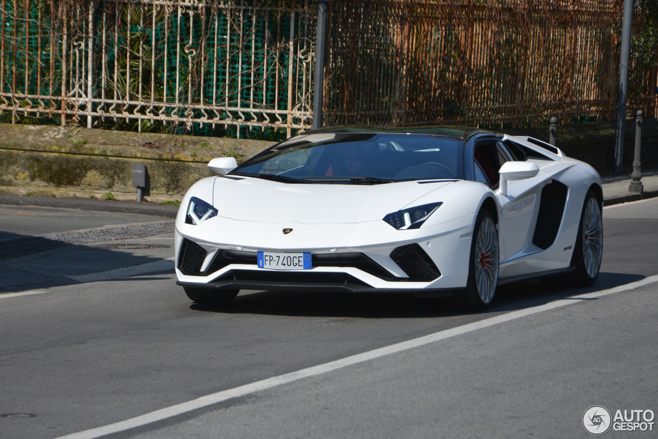 Lamborghini Aventador S LP740-4 Roadster