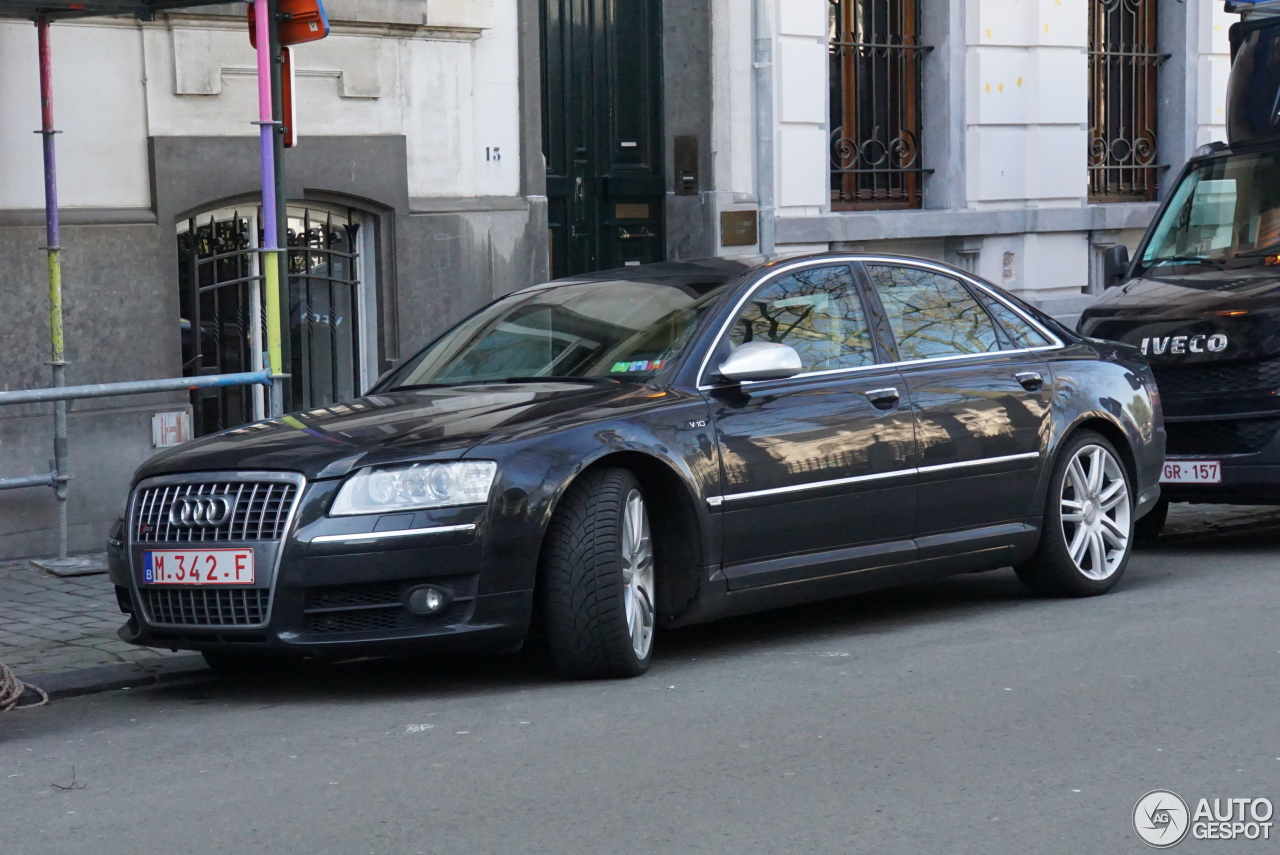 Audi S8 D3