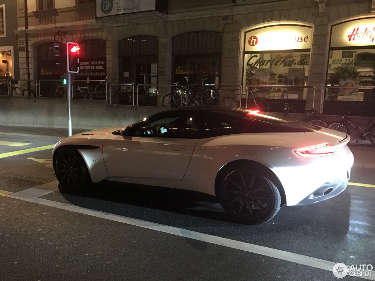 Aston Martin DB11