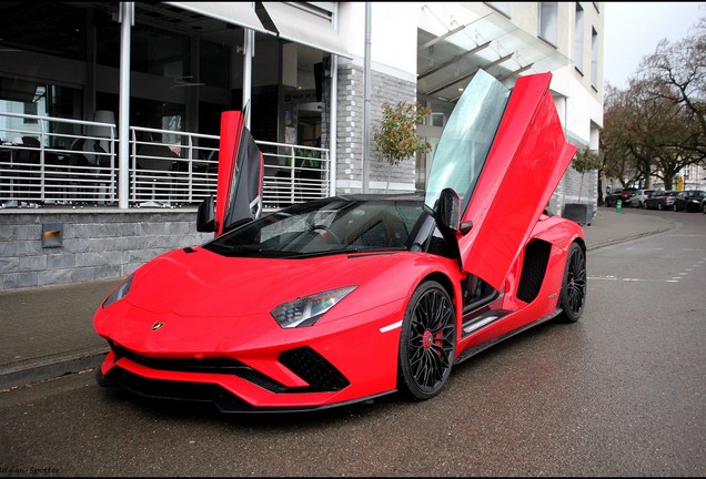 Lamborghini Aventador S LP740-4