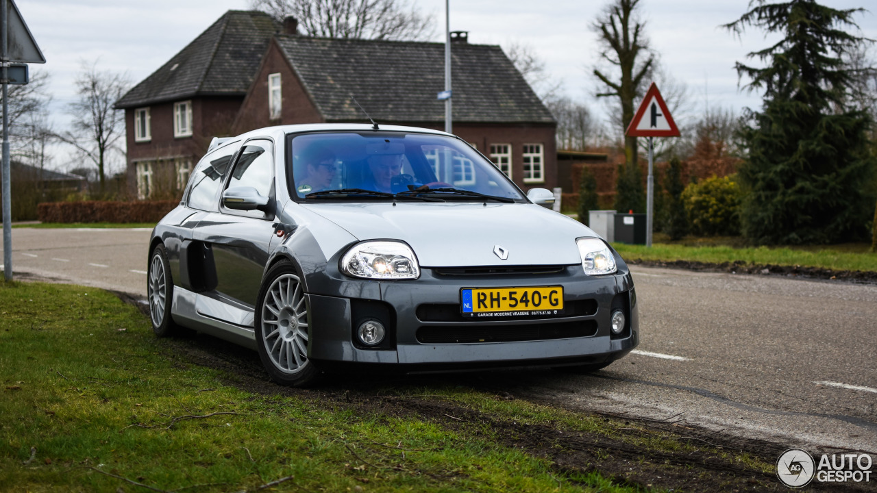 Renault Clio V6