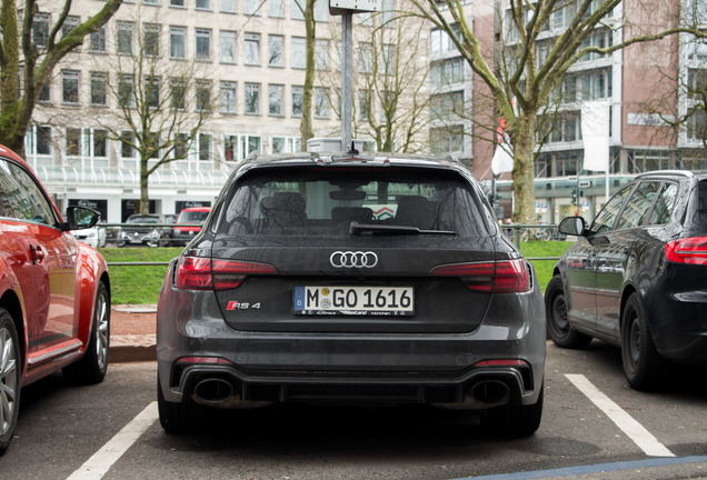 Audi RS4 Avant B9