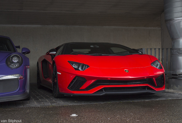 Lamborghini Aventador S LP740-4