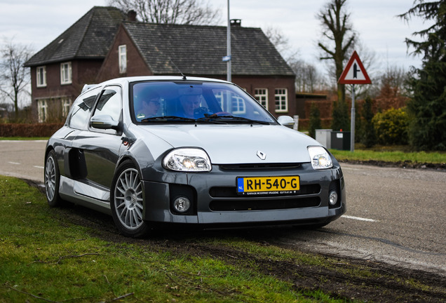 Renault Clio V6