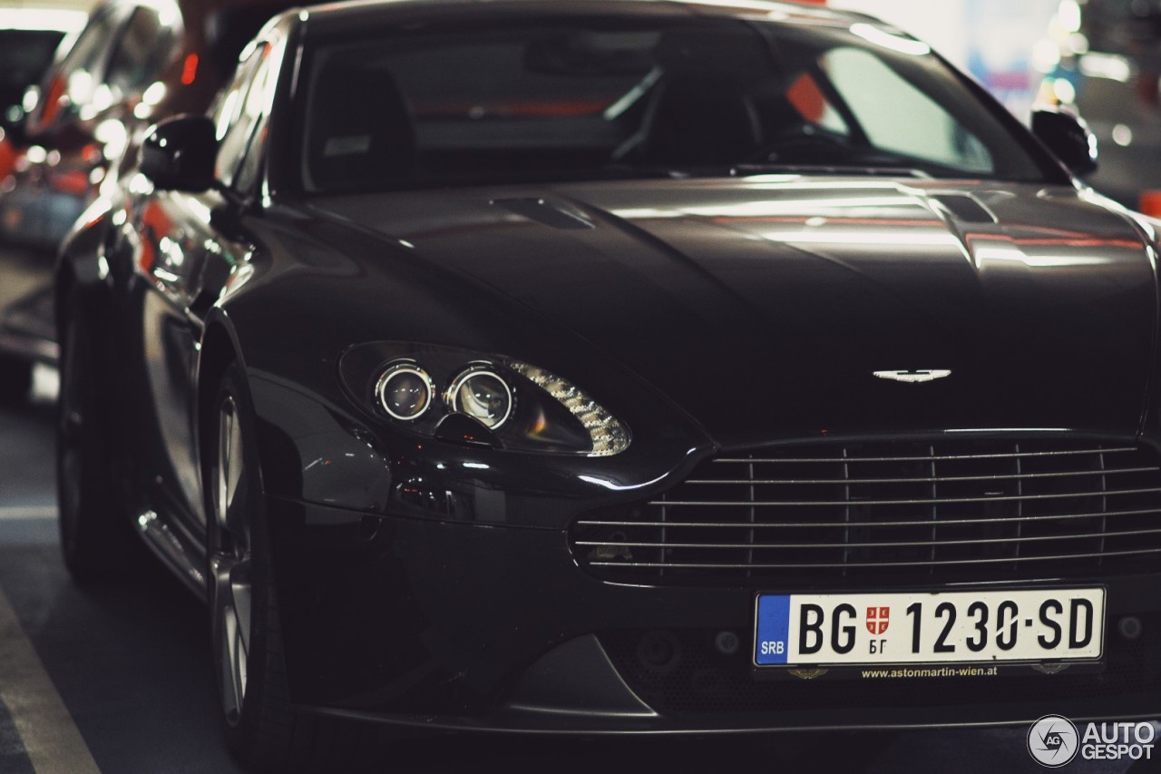 Aston Martin V8 Vantage 2012