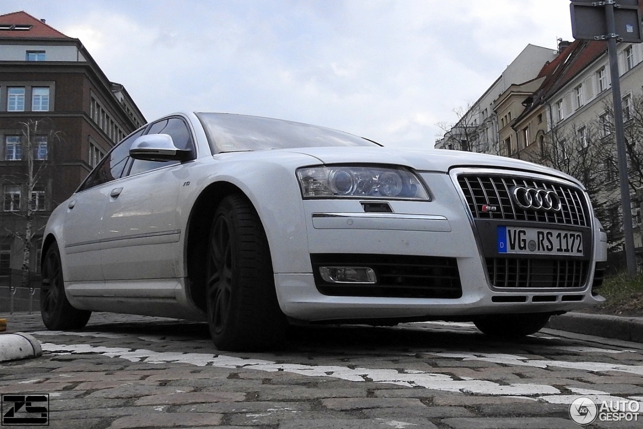 Audi S8 D3