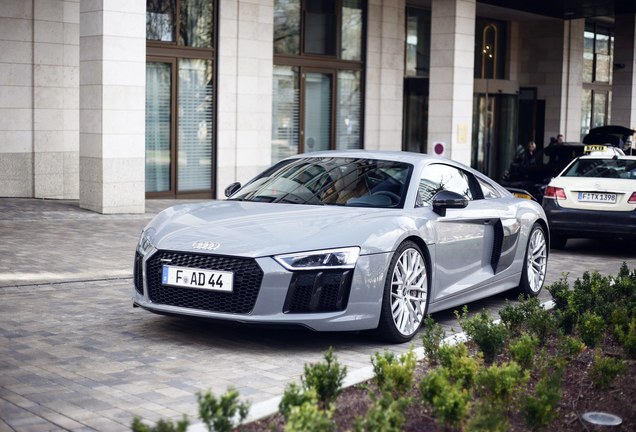 Audi R8 V10 Plus 2015