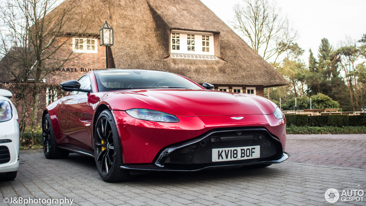 Aston Martin V8 Vantage 2018