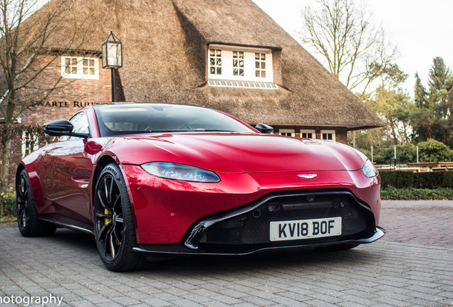 Aston Martin V8 Vantage 2018