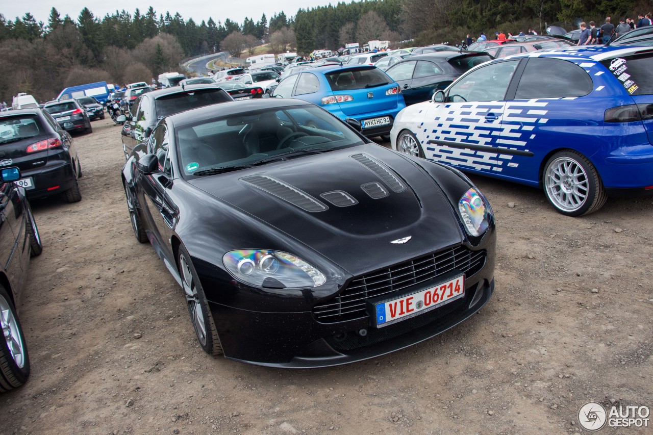 Aston Martin V12 Vantage