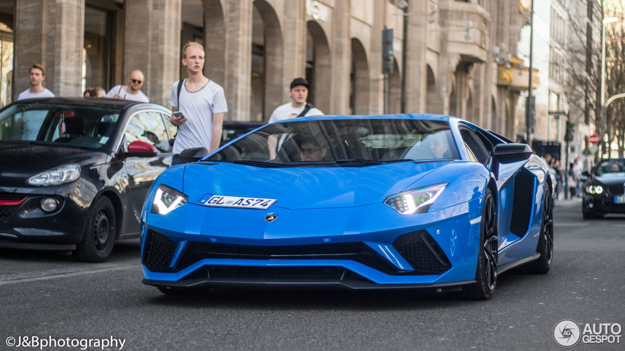 Lamborghini Aventador S LP740-4