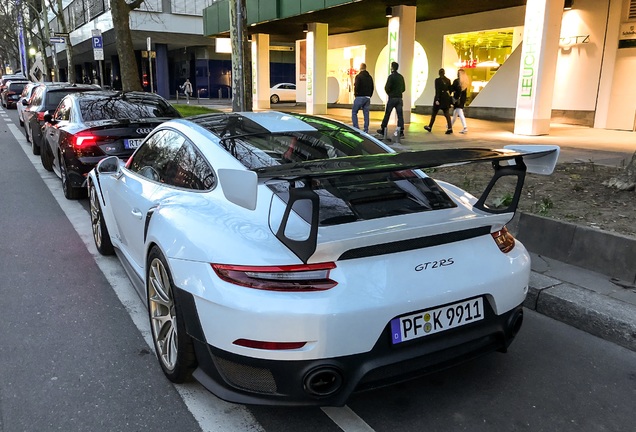 Porsche 991 GT2 RS Weissach Package