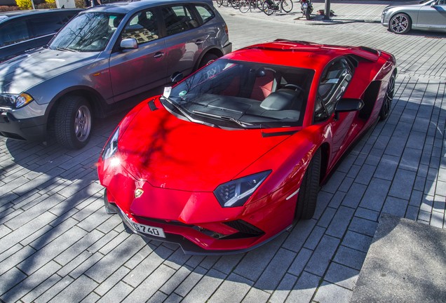 Lamborghini Aventador S LP740-4