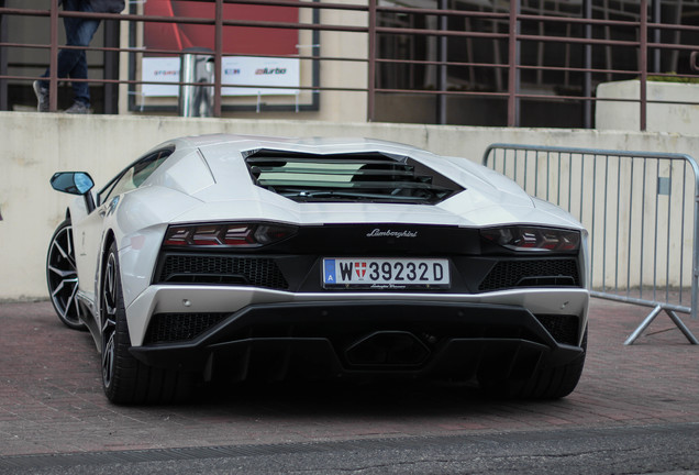 Lamborghini Aventador S LP740-4