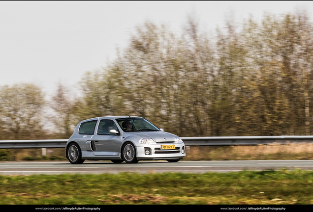 Renault Clio V6