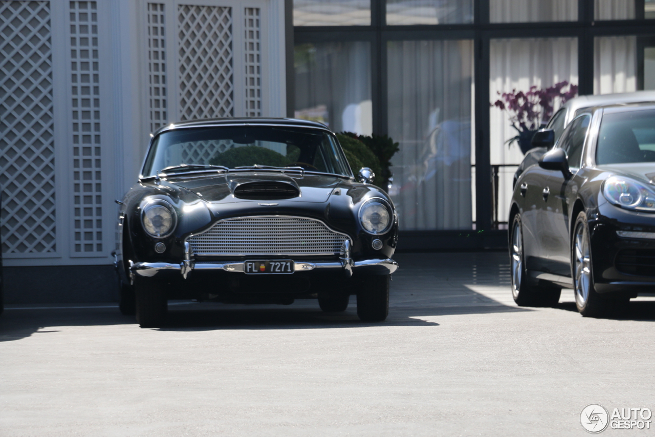 Aston Martin DB4