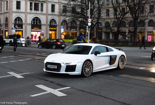 Audi R8 V10 Plus 2015