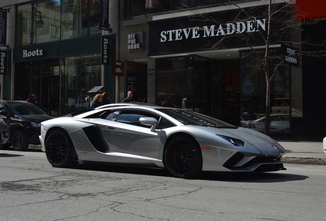 Lamborghini Aventador S LP740-4