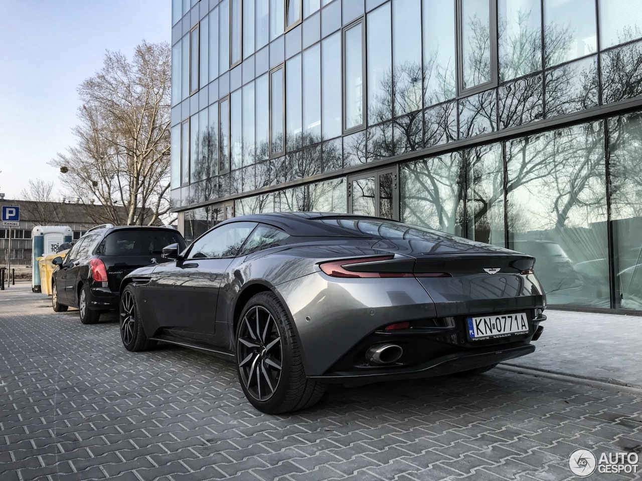 Aston Martin DB11