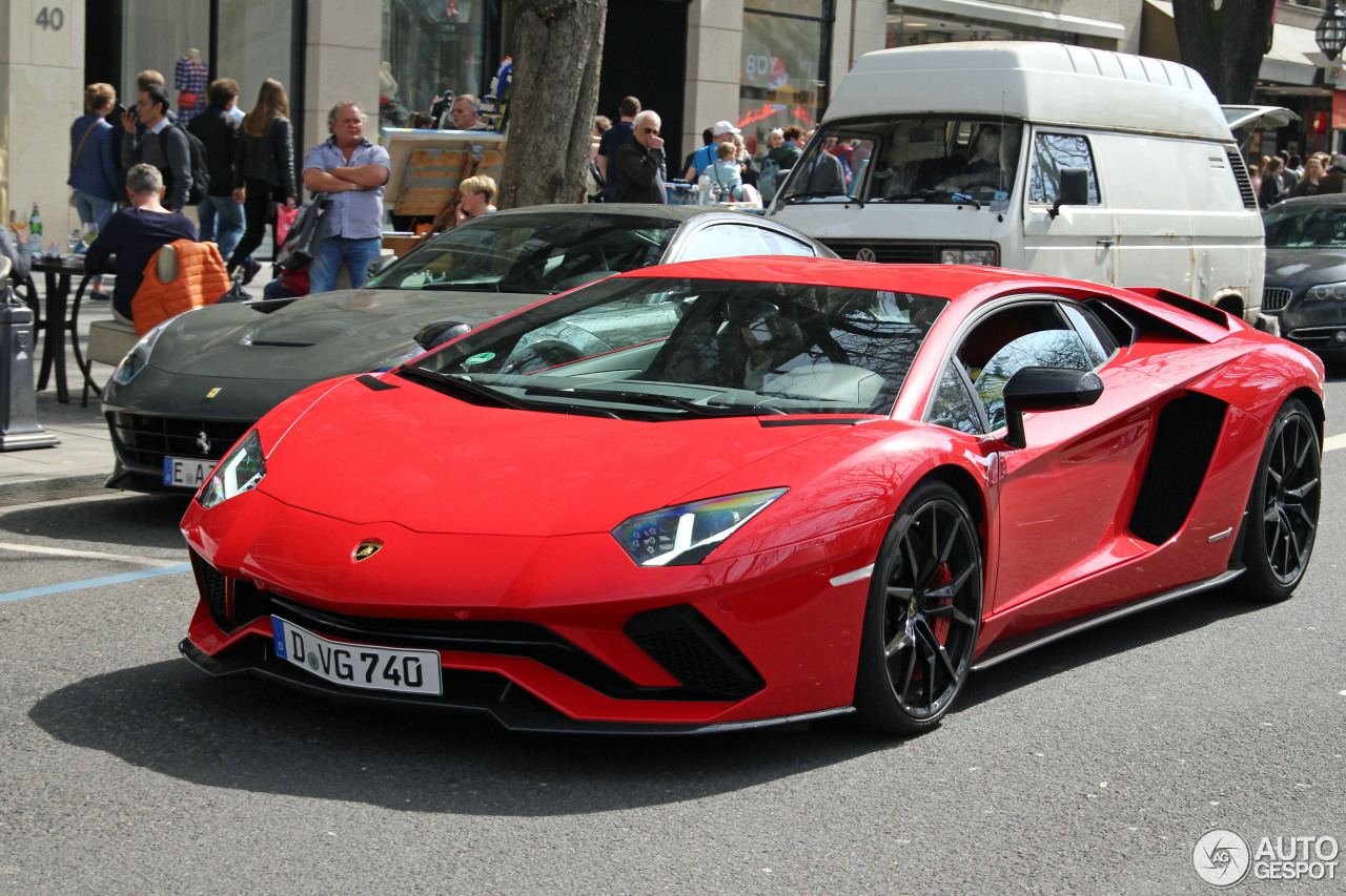 Lamborghini Aventador S LP740-4