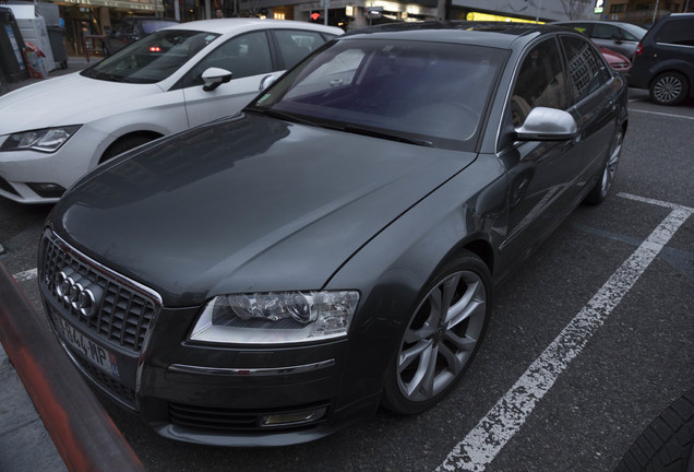 audi S8 D3