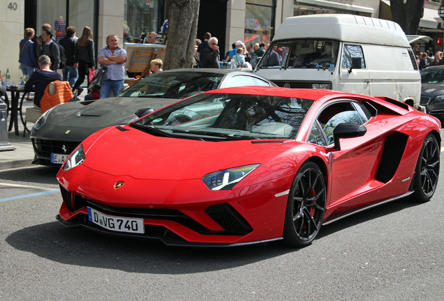 Lamborghini Aventador S LP740-4