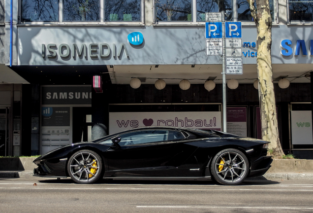 Lamborghini Aventador S LP740-4