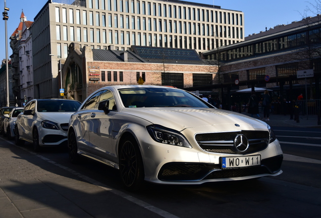 Mercedes-AMG A 45 W176 2015