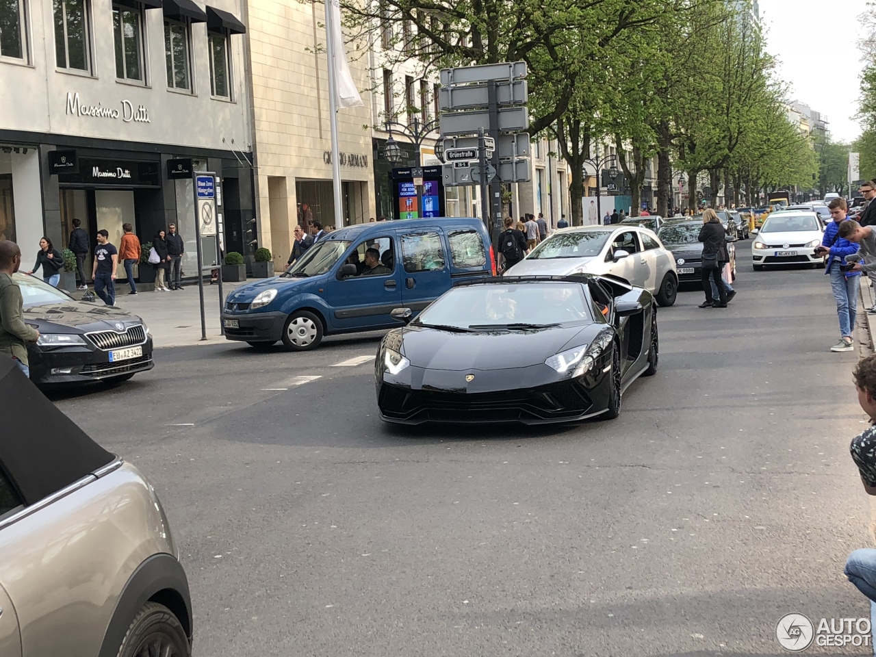 Lamborghini Aventador S LP740-4 Roadster