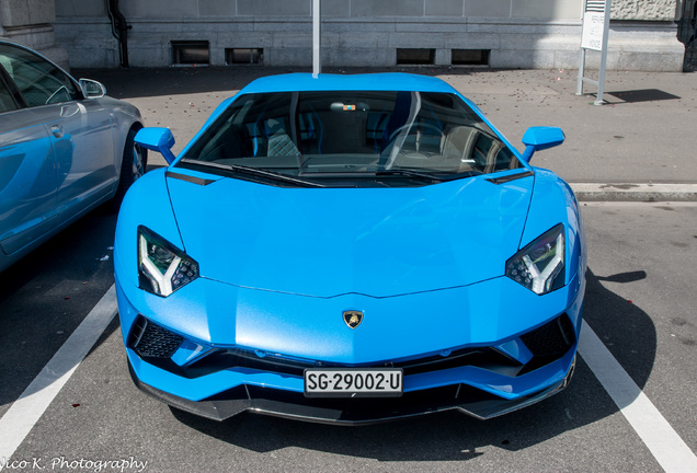 Lamborghini Aventador S LP740-4