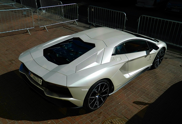 Lamborghini Aventador S LP740-4